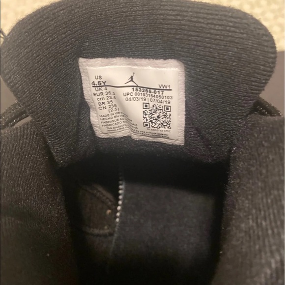 Nike Air Jordan 12 Retro Shoes (GS) - Picture 4 of 5